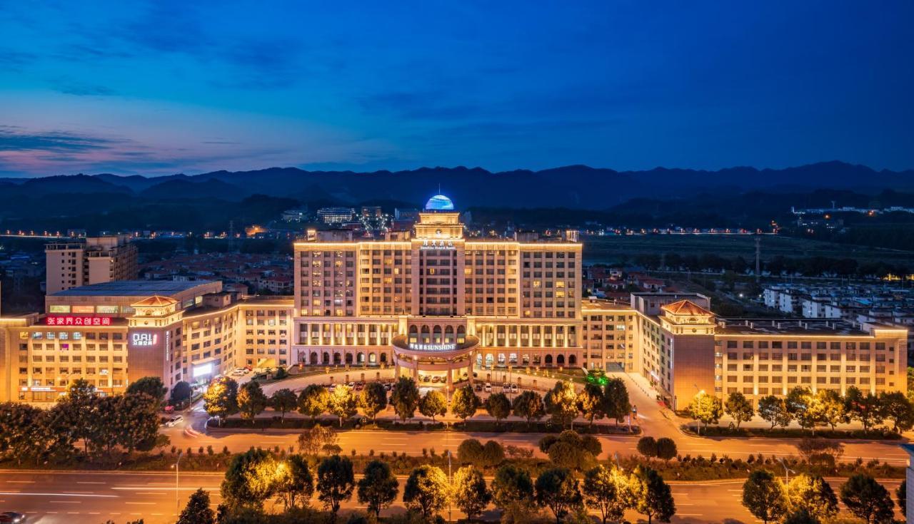 Sunshine Hotel Жангжиаже Екстериор снимка